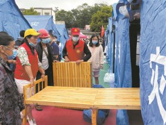 搭起应急帐篷 确保师生安全 ——直击四川泸县地震一线